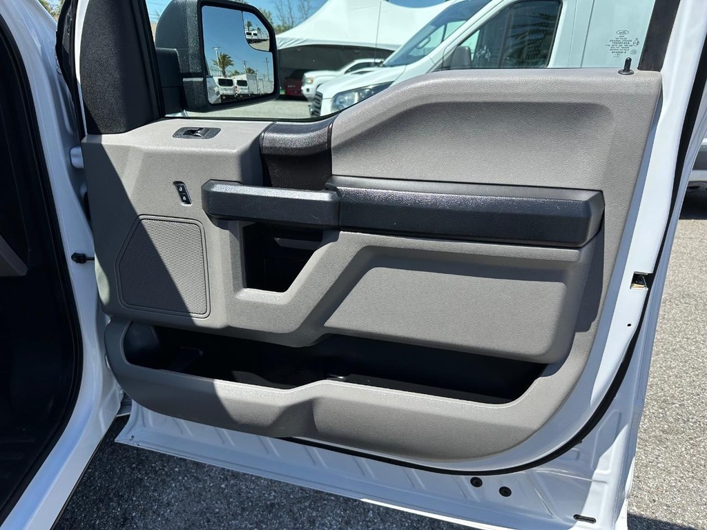 Ford F-150 Vehicle Full-screen Gallery Image 19