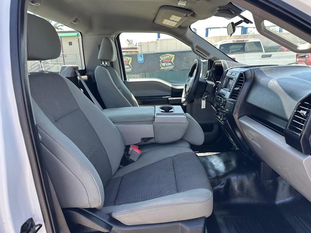 Ford F-150 Vehicle Full-screen Gallery Image 21