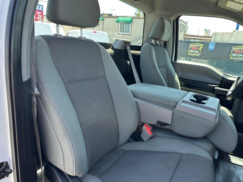 Ford F-150 Vehicle Full-screen Gallery Image 22