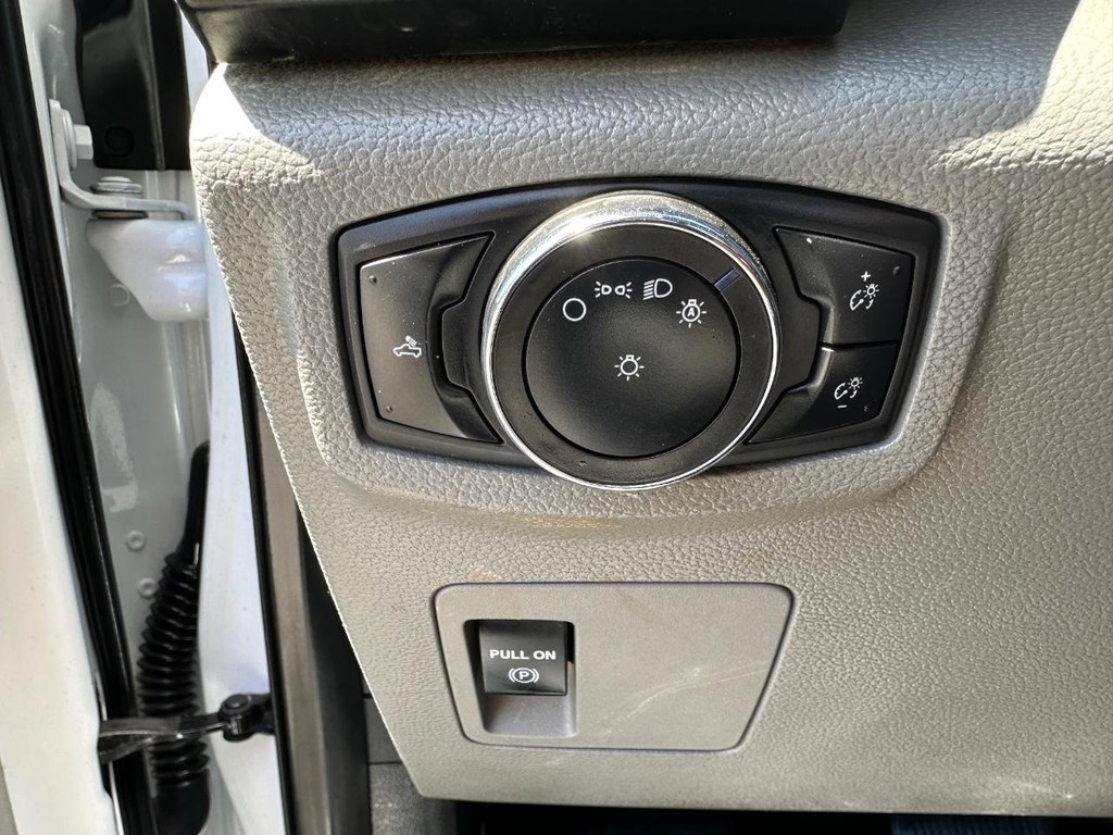 Ford F-150 Vehicle Full-screen Gallery Image 27