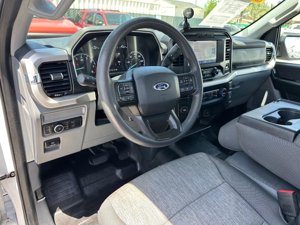 Ford F-150 Vehicle Full-screen Gallery Image 16