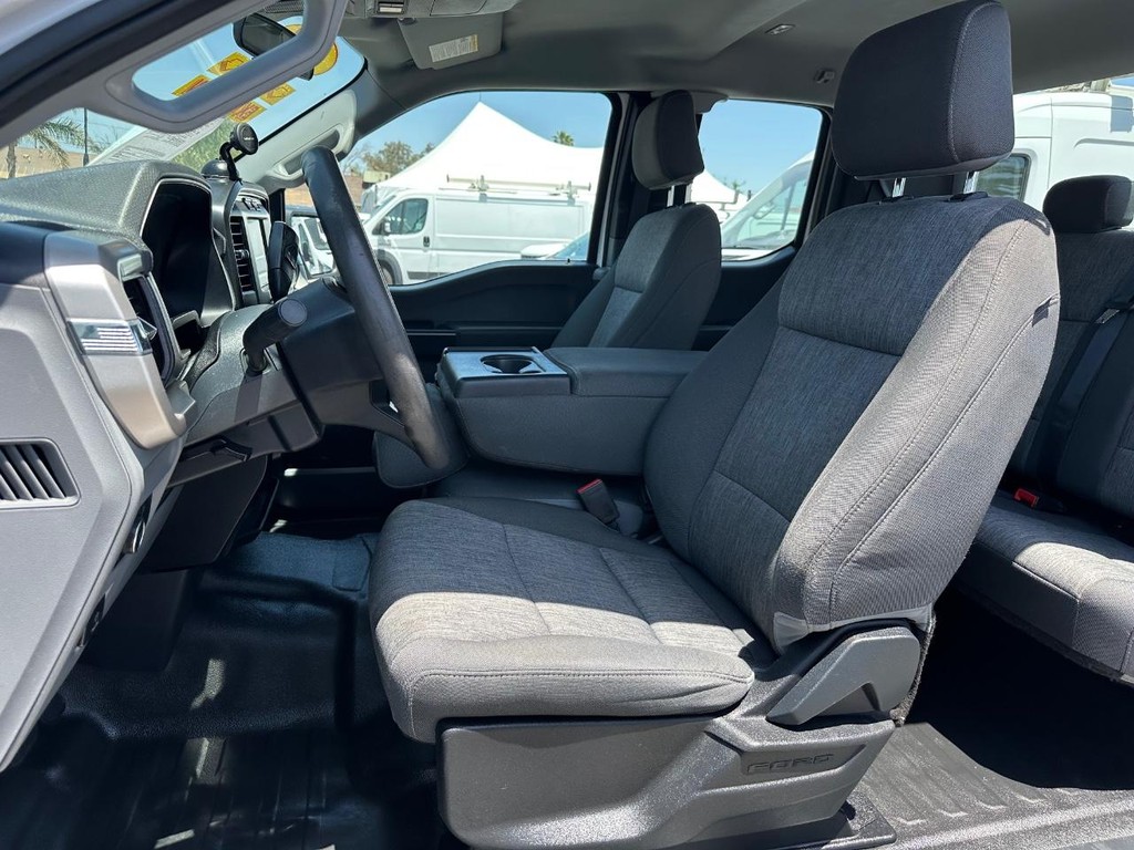 Ford F-150 Vehicle Full-screen Gallery Image 18