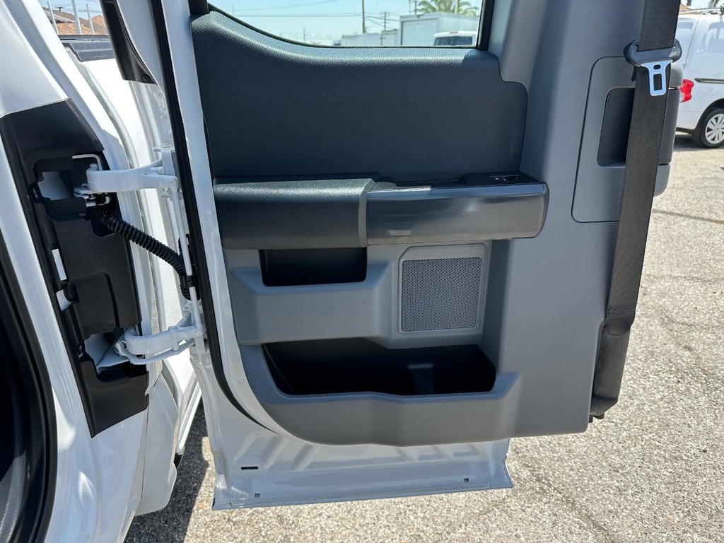 Ford F-150 Vehicle Full-screen Gallery Image 19