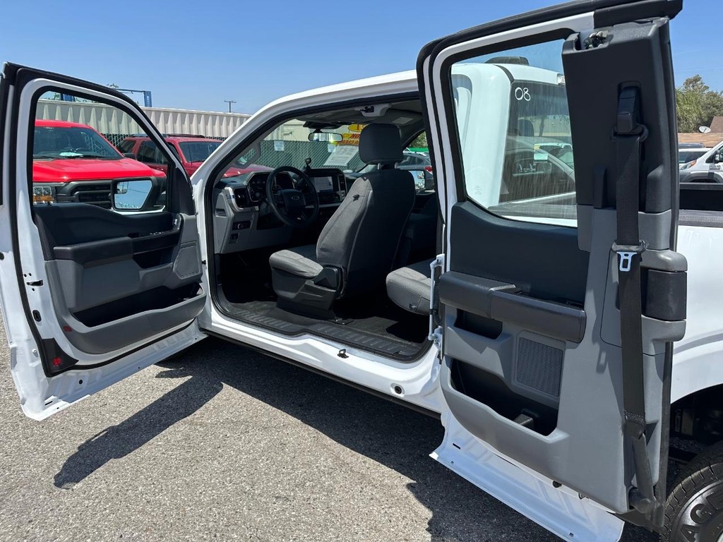 Ford F-150 Vehicle Full-screen Gallery Image 21