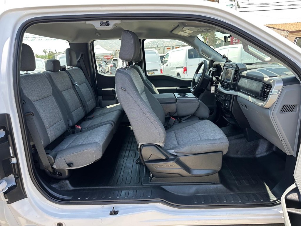 Ford F-150 Vehicle Full-screen Gallery Image 24