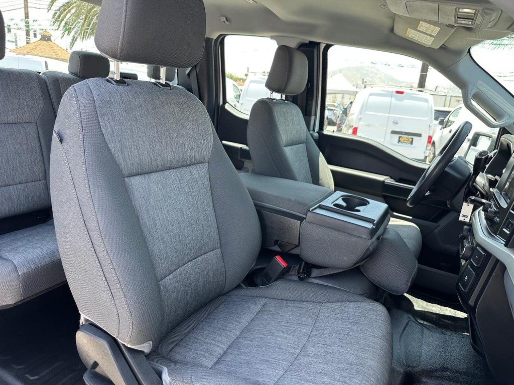 Ford F-150 Vehicle Full-screen Gallery Image 25