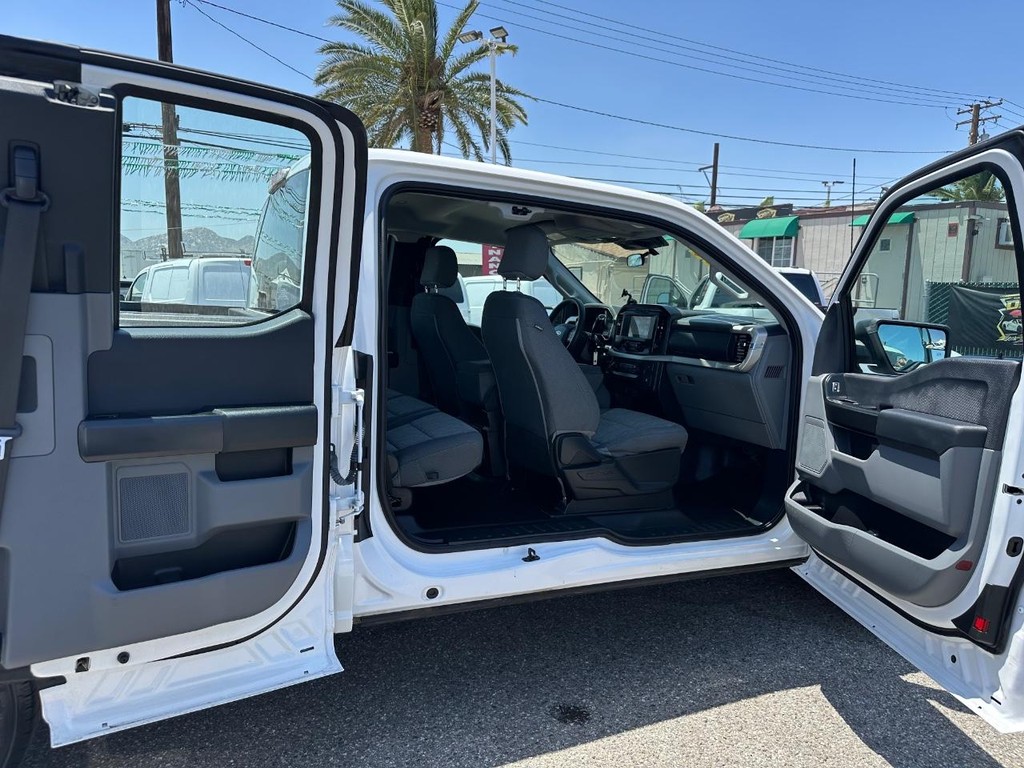 Ford F-150 Vehicle Full-screen Gallery Image 28