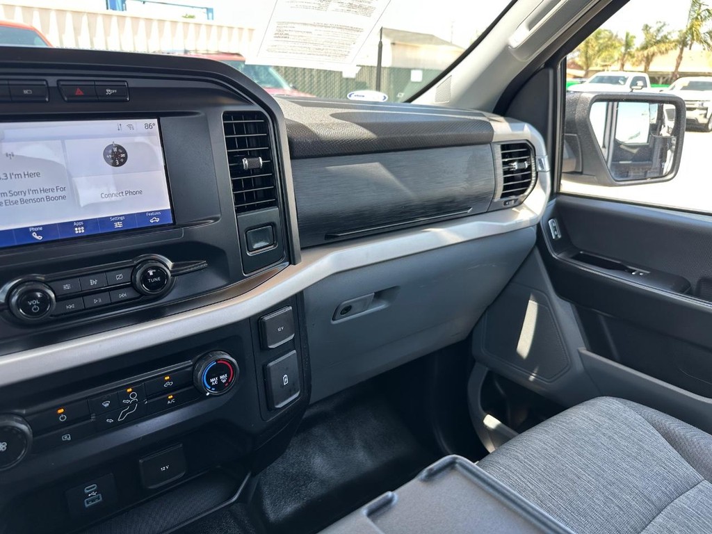 Ford F-150 Vehicle Full-screen Gallery Image 32