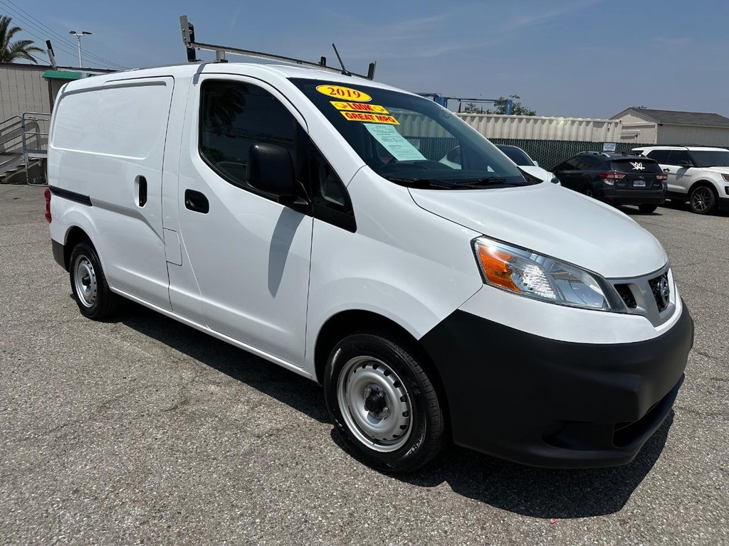 Nissan NV200 Vehicle Full-screen Gallery Image 04