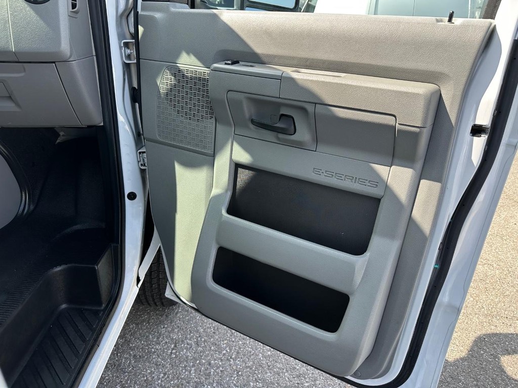 2014 Ford E-350 photo 16