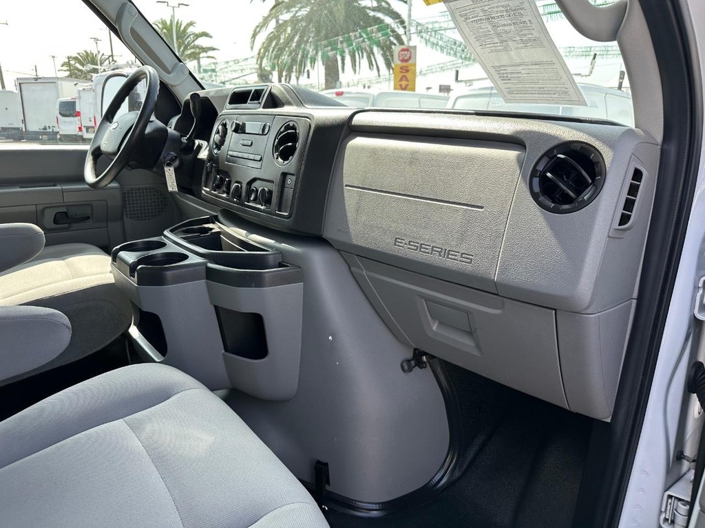 2014 Ford E-350 photo 17