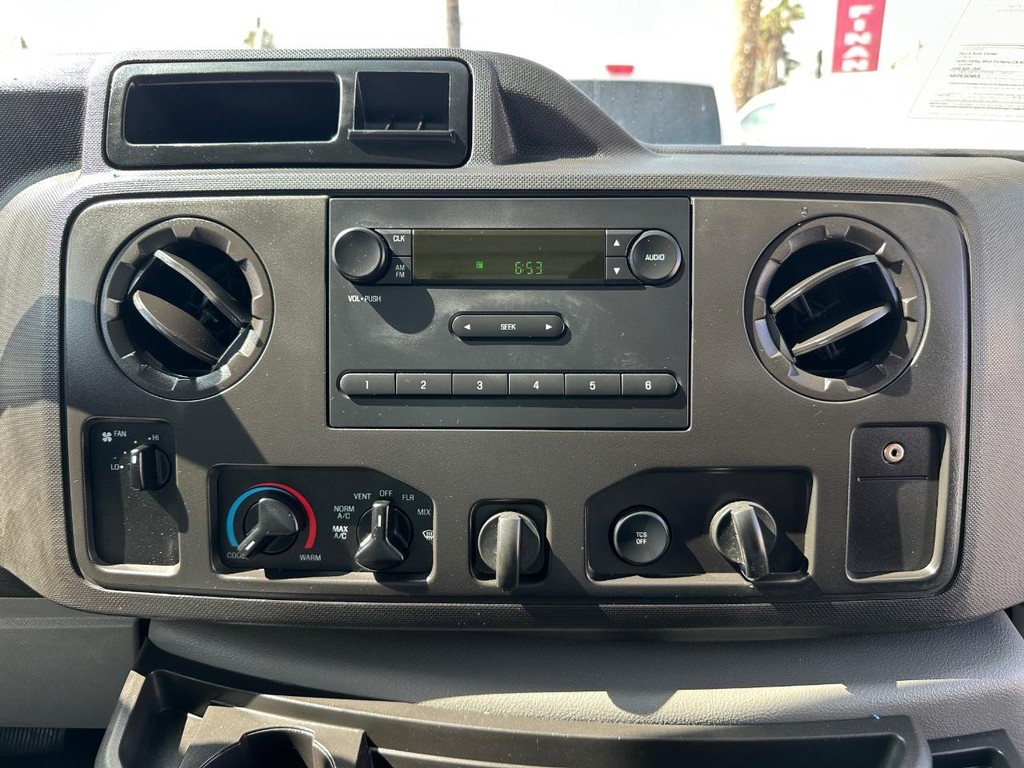 2014 Ford E-350 photo 21