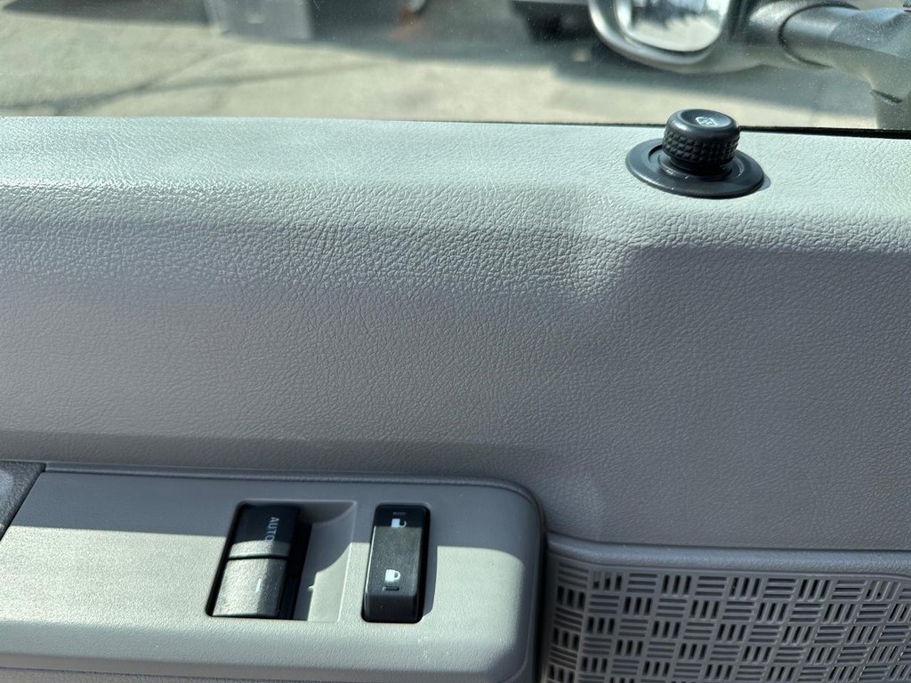 2014 Ford E-350 photo 23