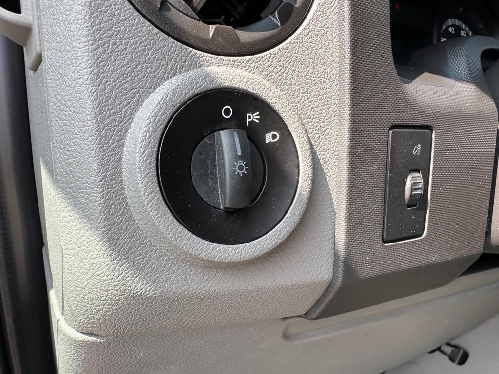 2014 Ford E-350 photo 24