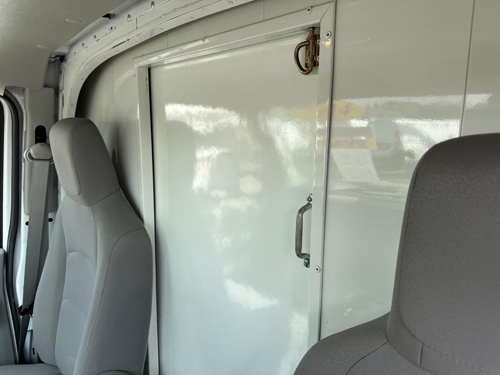 2014 Ford E-350 photo 26