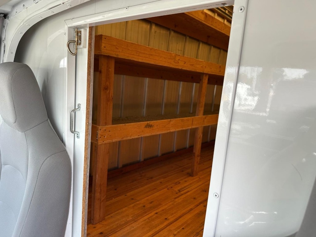 2014 Ford E-350 photo 27