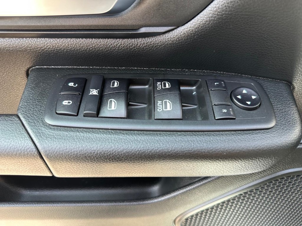2020 Ram 1500 photo 34