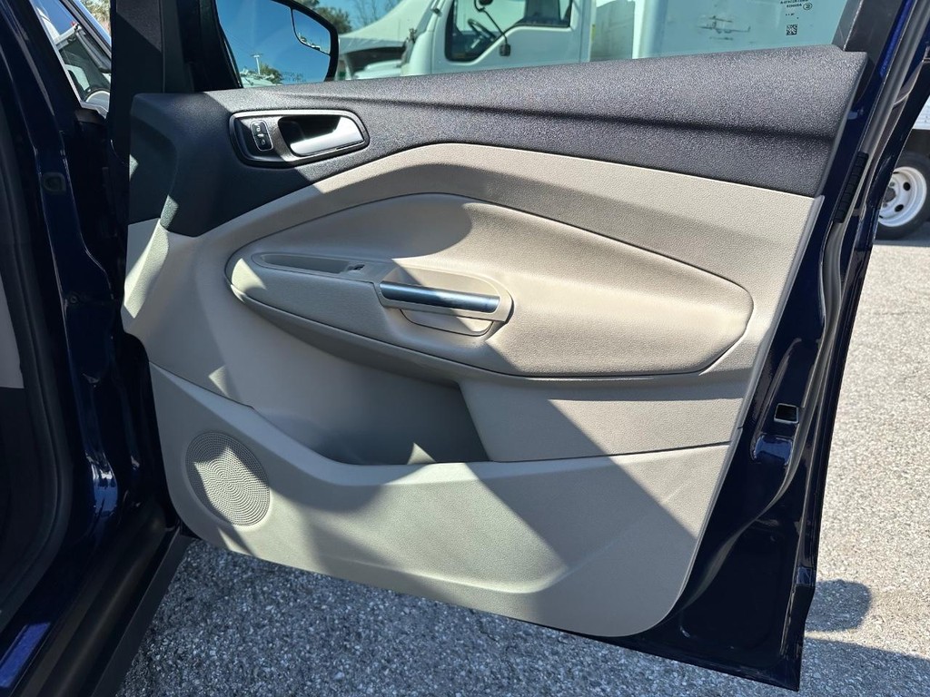2017 Ford C-Max Hybrid SE photo 14