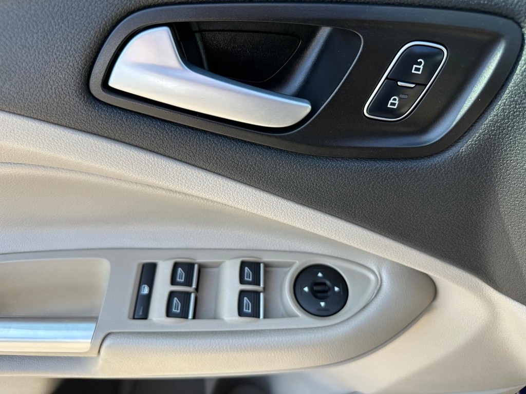 2017 Ford C-Max Hybrid SE photo 27