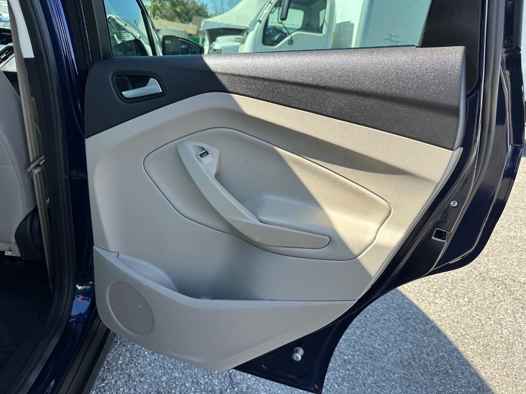 2017 Ford C-Max Hybrid SE photo 28