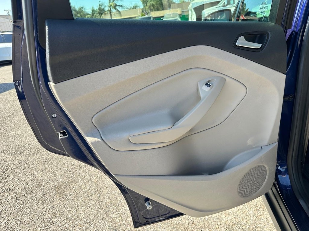 2017 Ford C-Max Hybrid SE photo 30