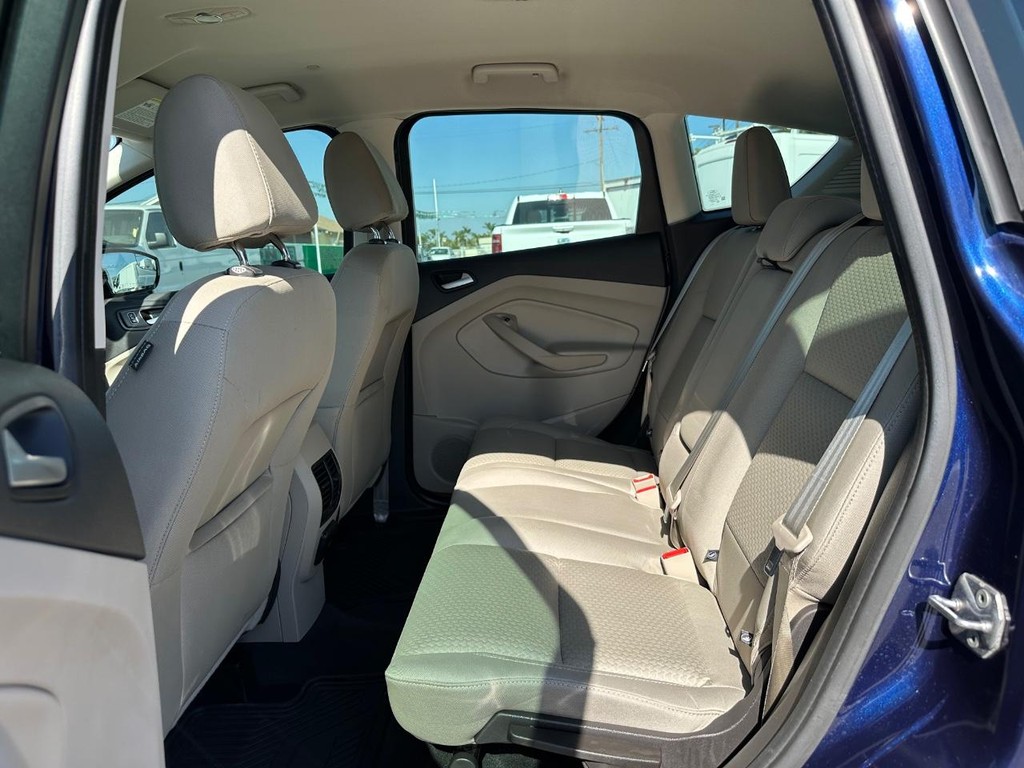 2017 Ford C-Max Hybrid SE photo 31