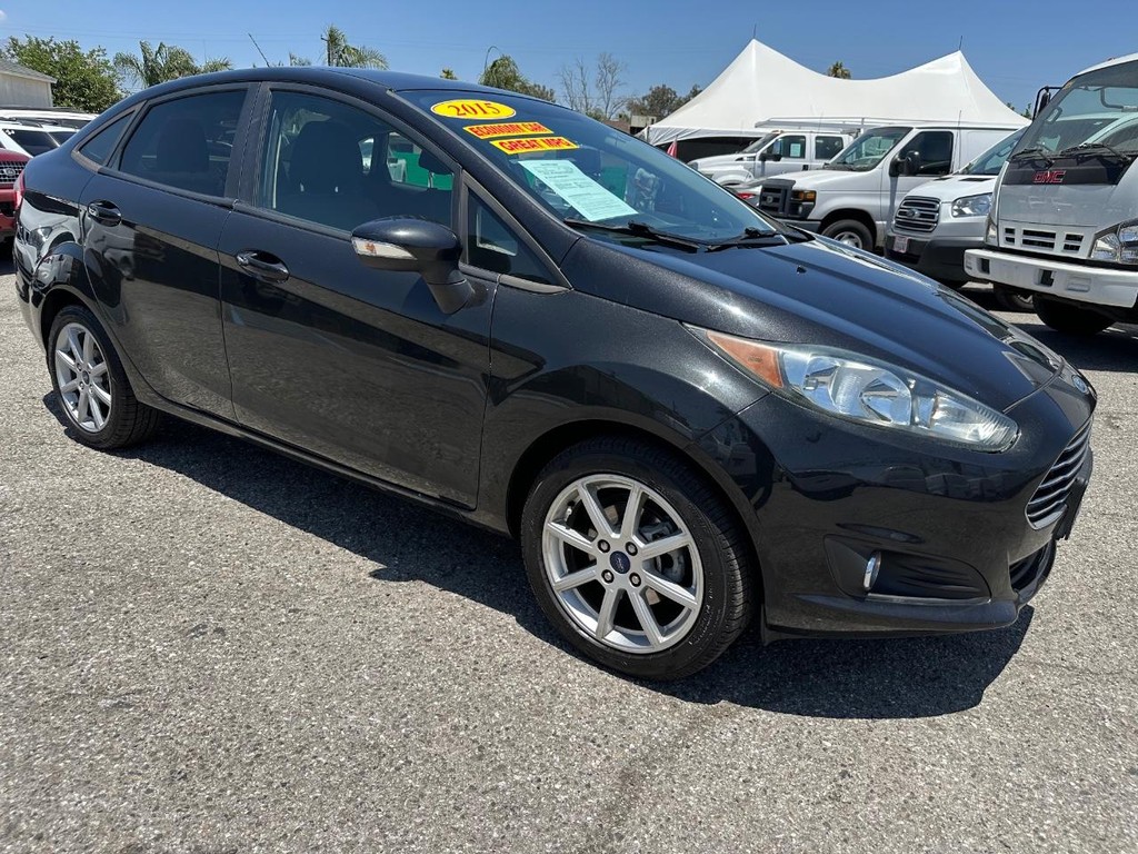 2015 Ford Fiesta SE photo 2