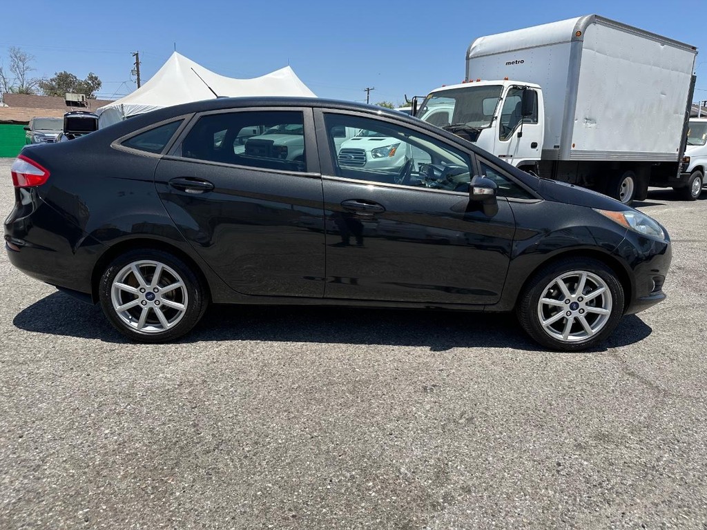 2015 Ford Fiesta SE photo 3