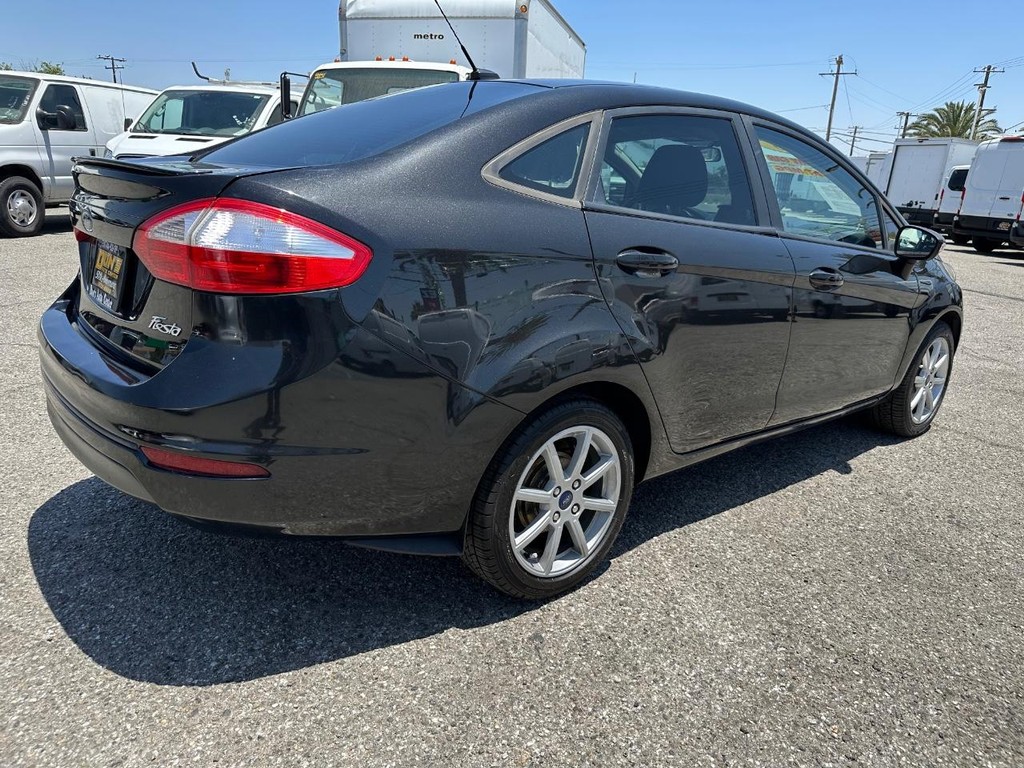2015 Ford Fiesta SE photo 4