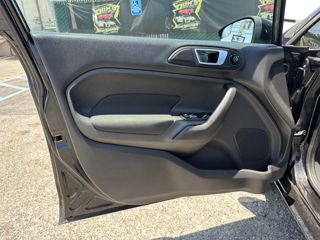 2015 Ford Fiesta SE photo 10
