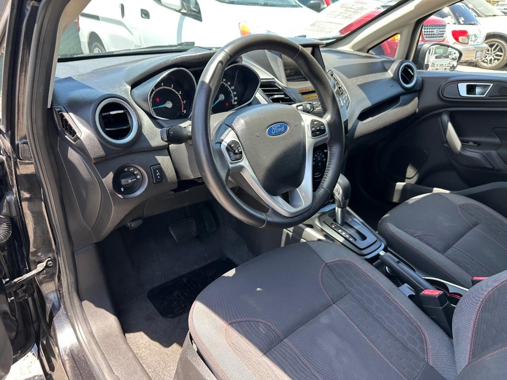 2015 Ford Fiesta SE photo 11