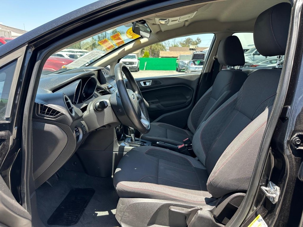 2015 Ford Fiesta SE photo 12