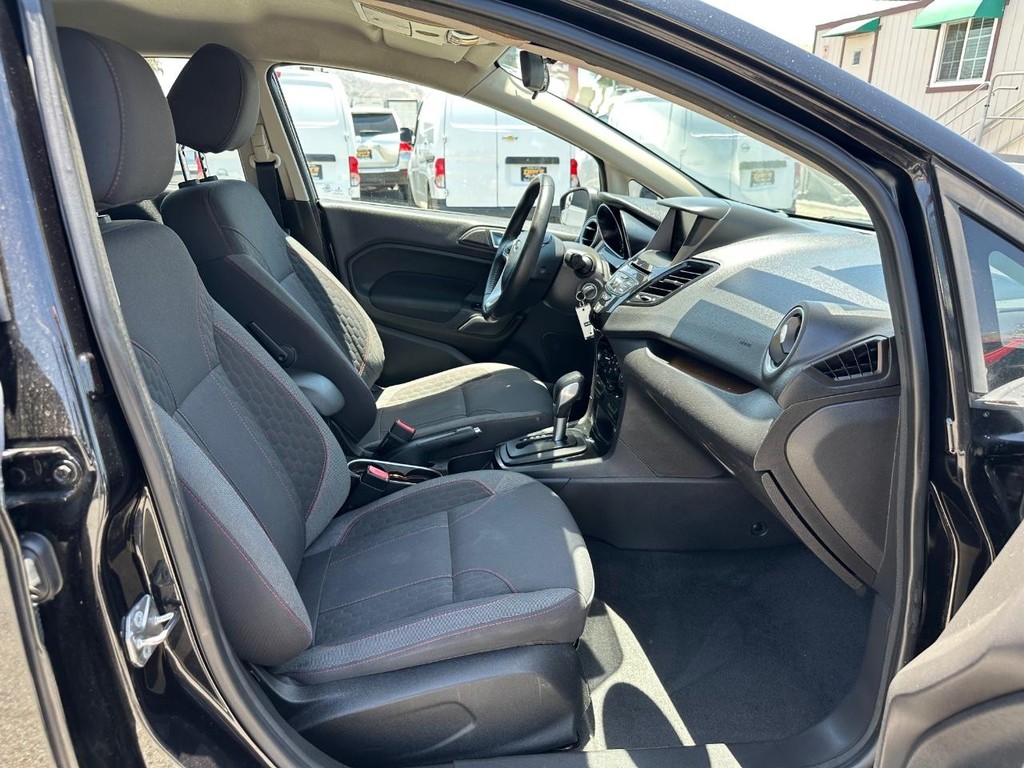 2015 Ford Fiesta SE photo 16
