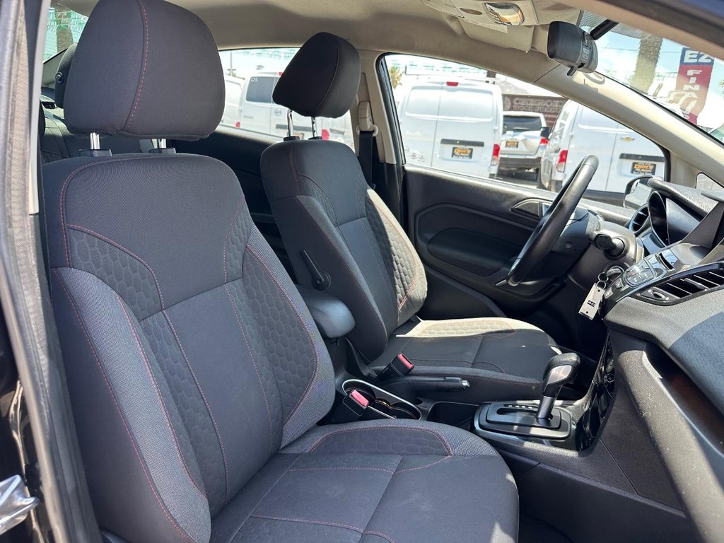 2015 Ford Fiesta SE photo 17