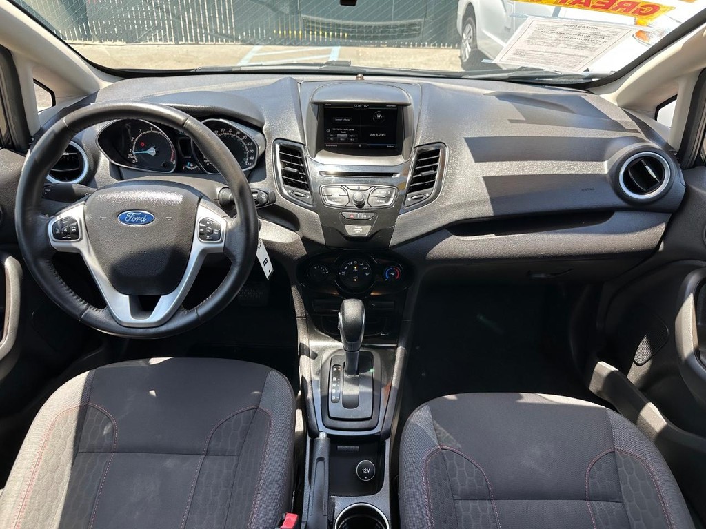 2015 Ford Fiesta SE photo 18