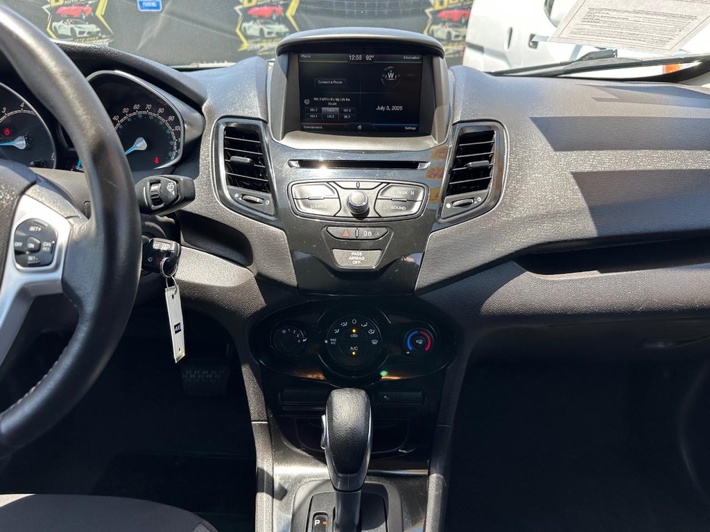 2015 Ford Fiesta SE photo 20