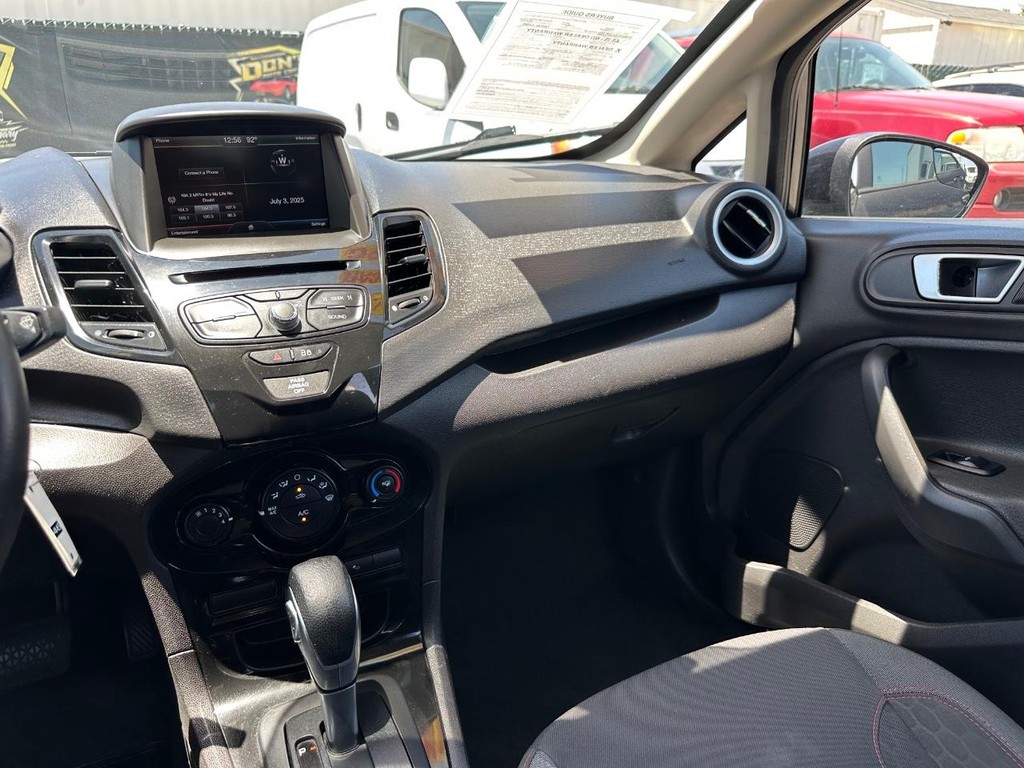 2015 Ford Fiesta SE photo 21