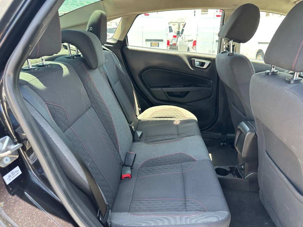 2015 Ford Fiesta SE photo 24