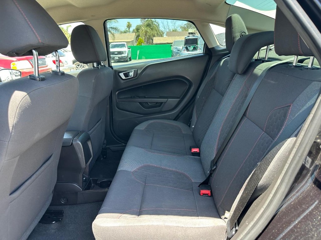2015 Ford Fiesta SE photo 25