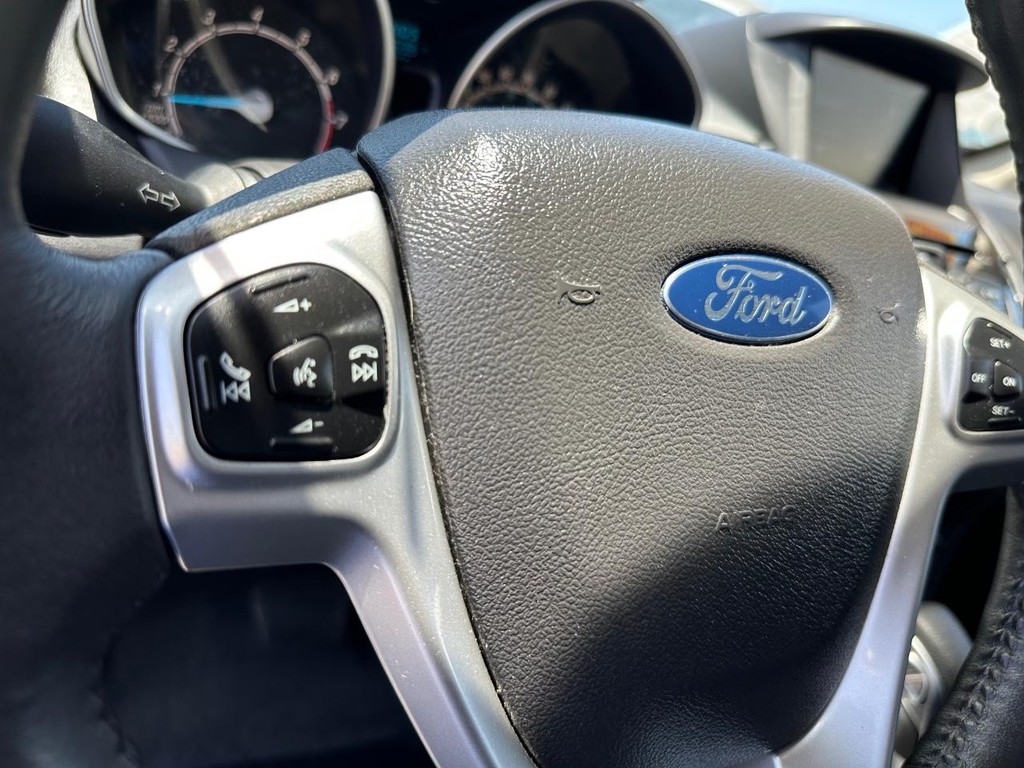 2015 Ford Fiesta SE photo 28