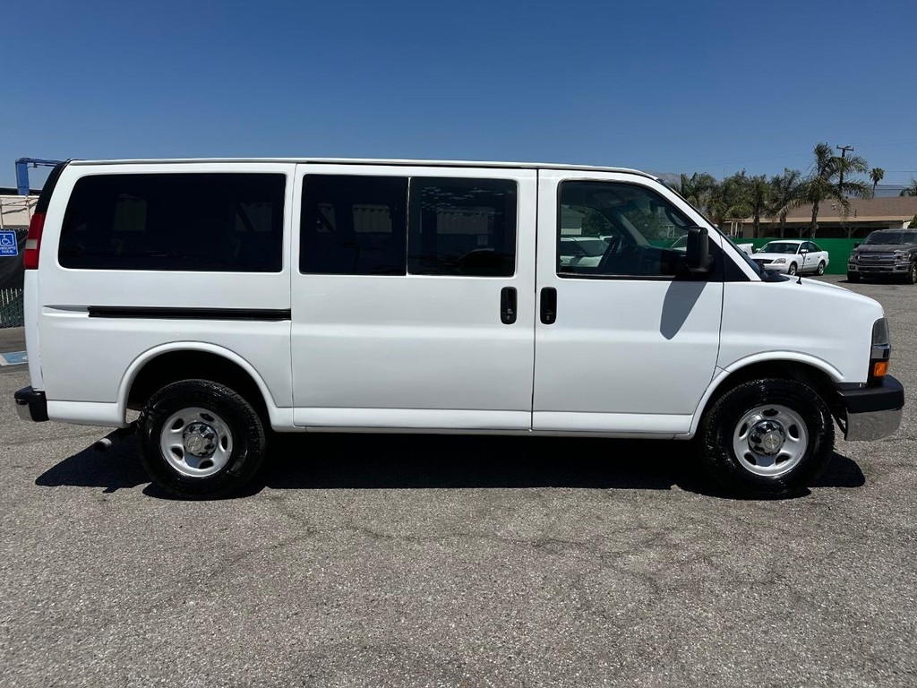 2013 Chevrolet Express 2500 LT photo 3