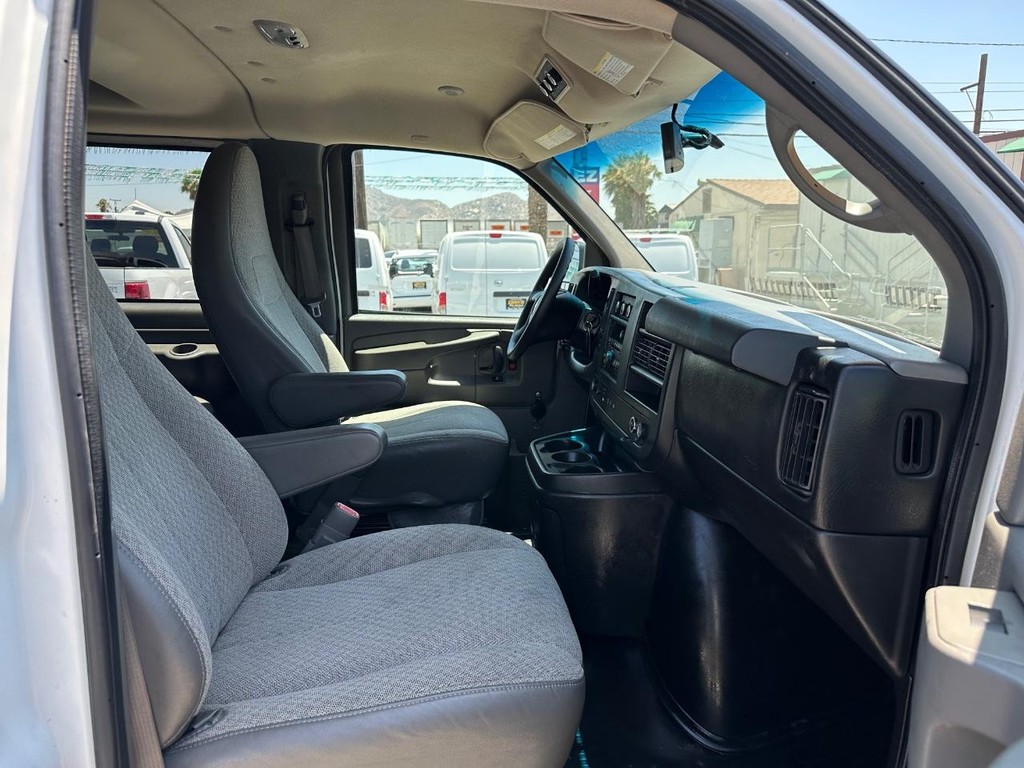 2013 Chevrolet Express 2500 LT photo 16