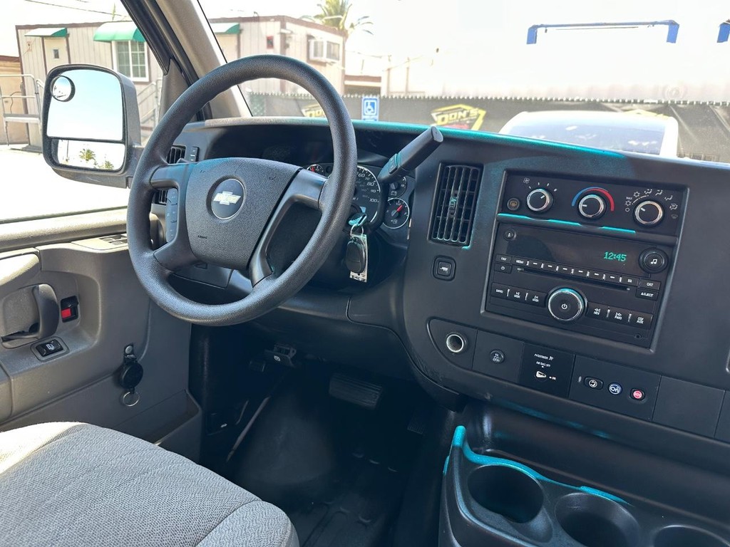 2013 Chevrolet Express 2500 LT photo 19