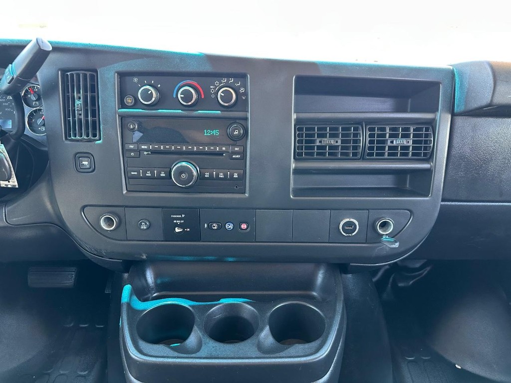 2013 Chevrolet Express 2500 LT photo 20