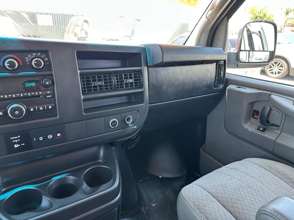 2013 Chevrolet Express 2500 LT photo 21