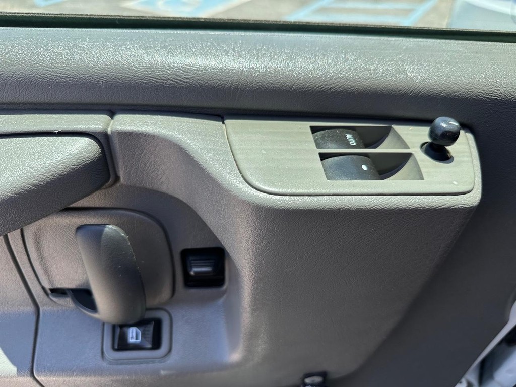 2013 Chevrolet Express 2500 LT photo 27