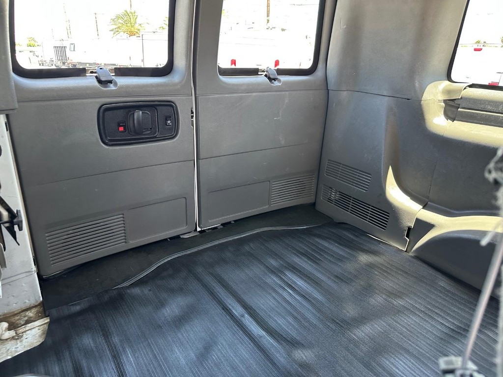 2013 Chevrolet Express 2500 LT photo 31