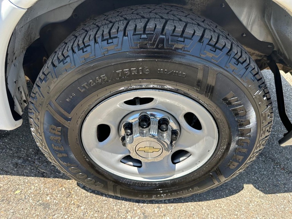 2013 Chevrolet Express 2500 LT photo 38