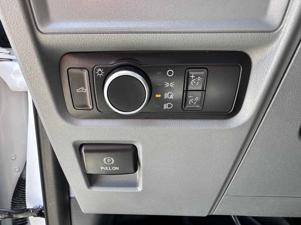 Ford F-150 Vehicle Full-screen Gallery Image 27