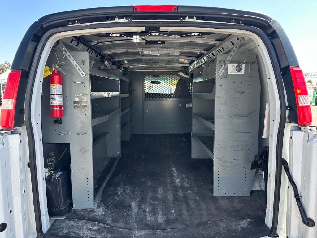 Chevrolet Express 2500 Vehicle Full-screen Gallery Image 16